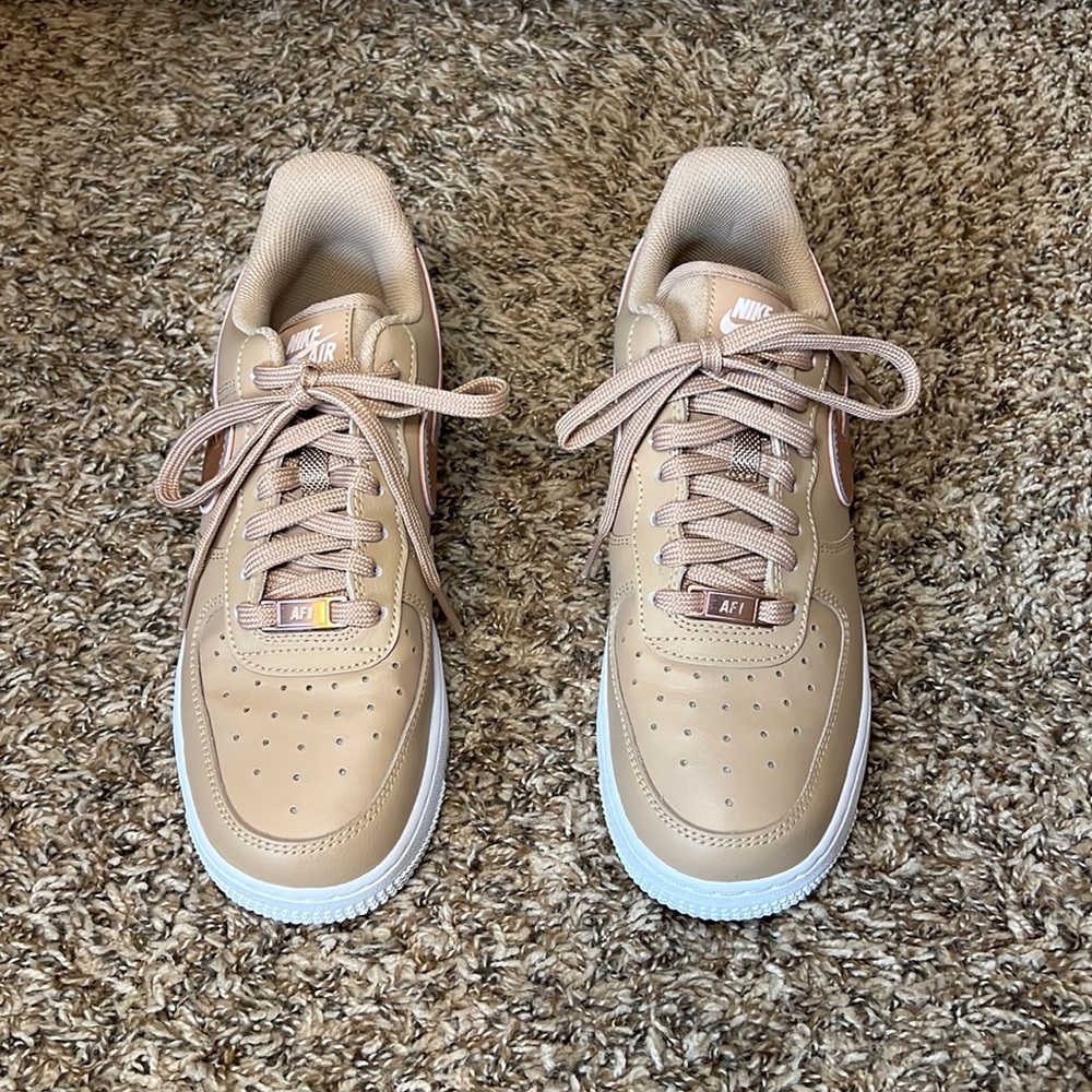 Nike Air Force 1 07 essential size 8